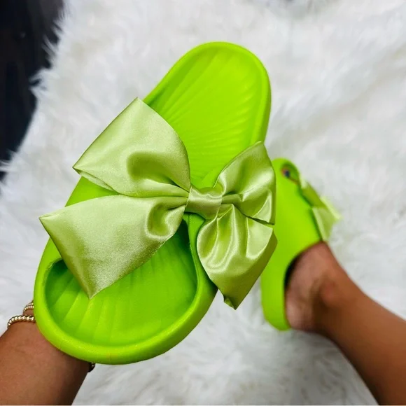 Lime flora bow slide - Picture 3 of 5